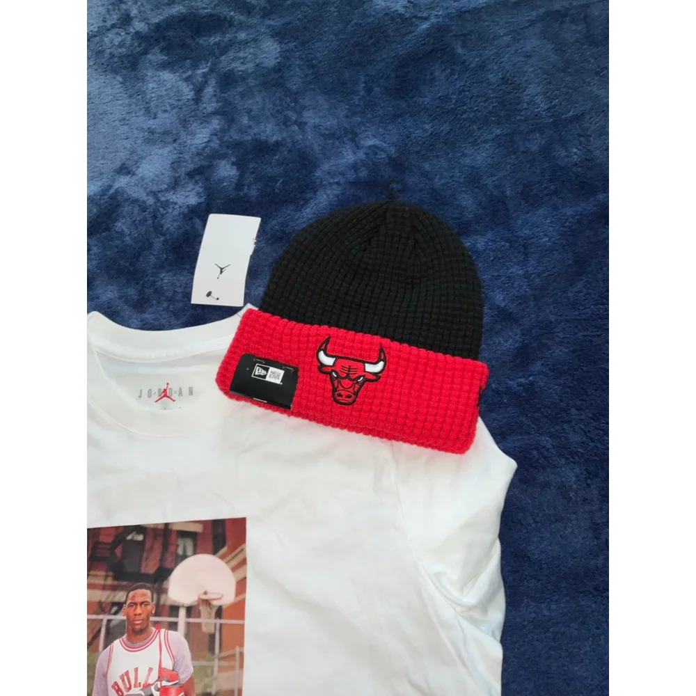 Michael Jordan Photo T-shirt and Chicago Bull Beanie
